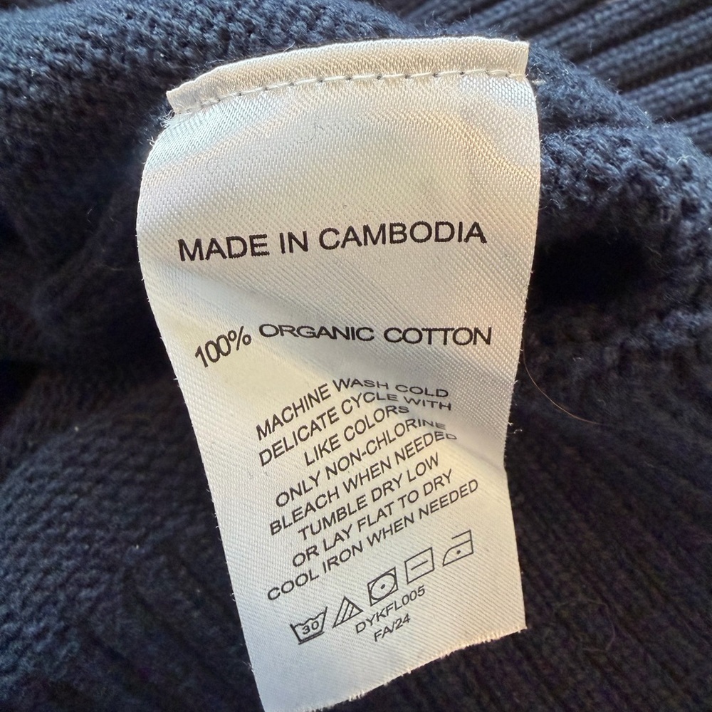 Quince 100% Organic Cotton Boyfriend Crew
Sweater in Navy size Large - Picture 13 of 14